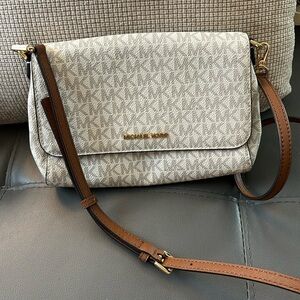 Michael kors crossbody